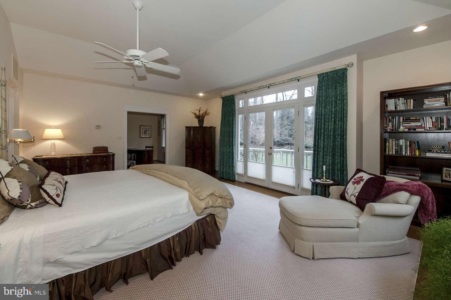 8726 Brook Road McLean, VA 22102 - Photo 14 of 30 First Floor Master