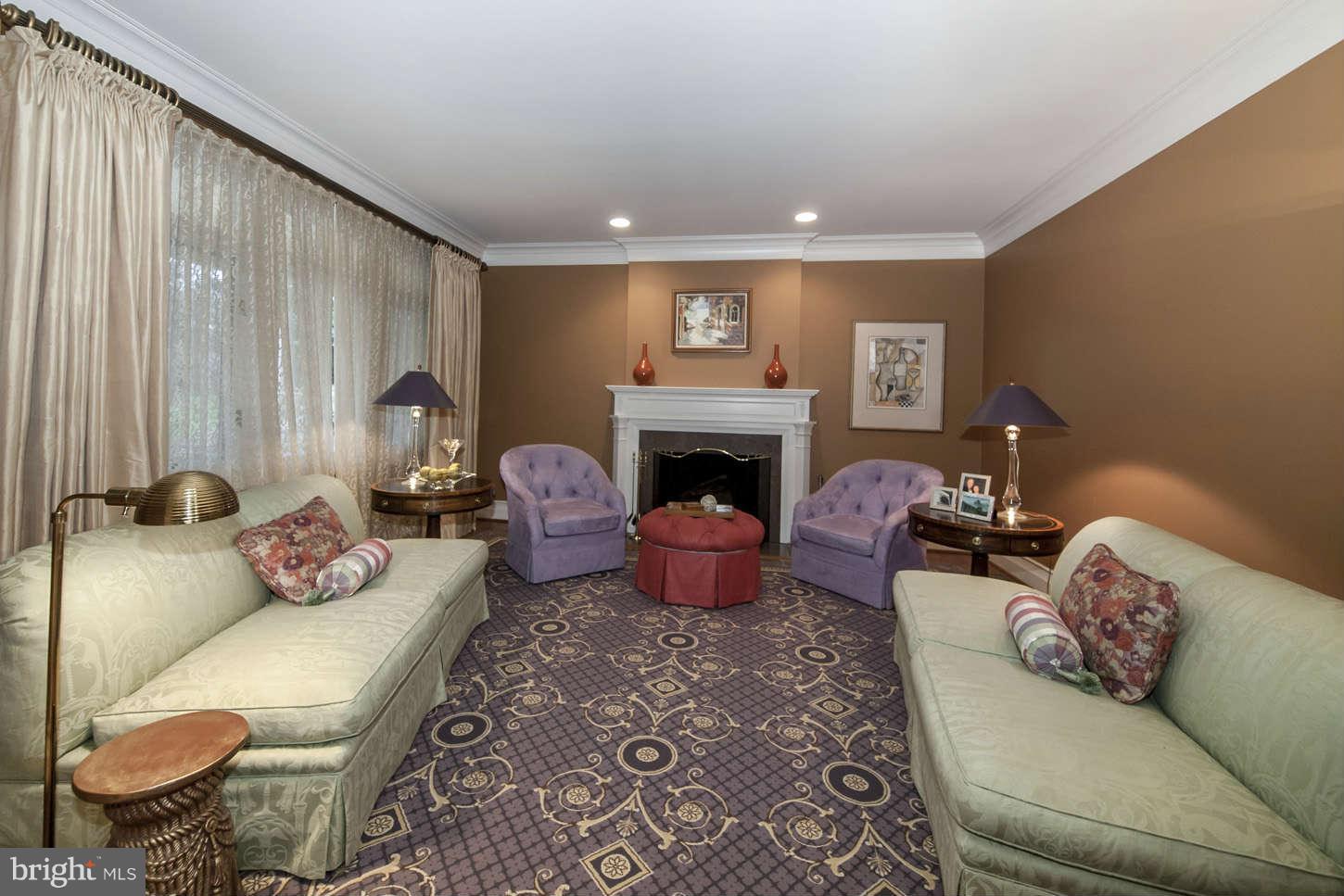 8726 Brook Road McLean, VA 22102 - Photo 3 of 30 Living Room