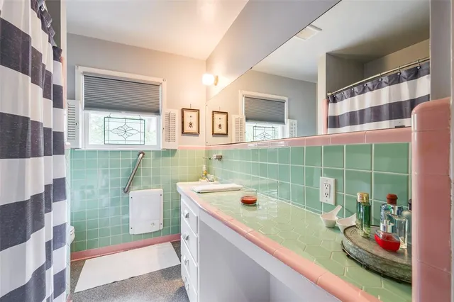 $284,000 | 2400 Nottingham Boulevard, Fort Worth, TX 76112