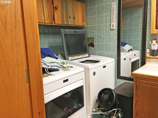 $574,500 | 711 Ave H, Powers, OR 97466