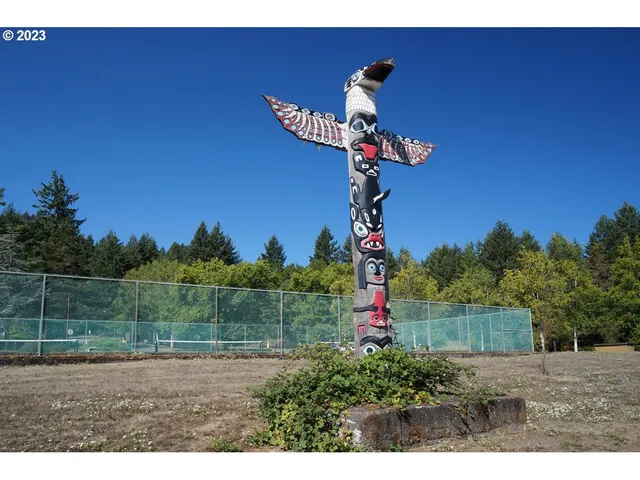 $574,500 | 711 Ave H, Powers, OR 97466