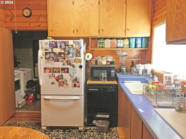 $574,500 | 711 Ave H, Powers, OR 97466