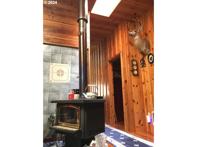 $574,500 | 711 Ave H, Powers, OR 97466