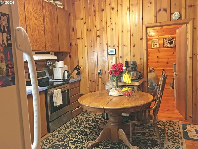 $574,500 | 711 Ave H, Powers, OR 97466