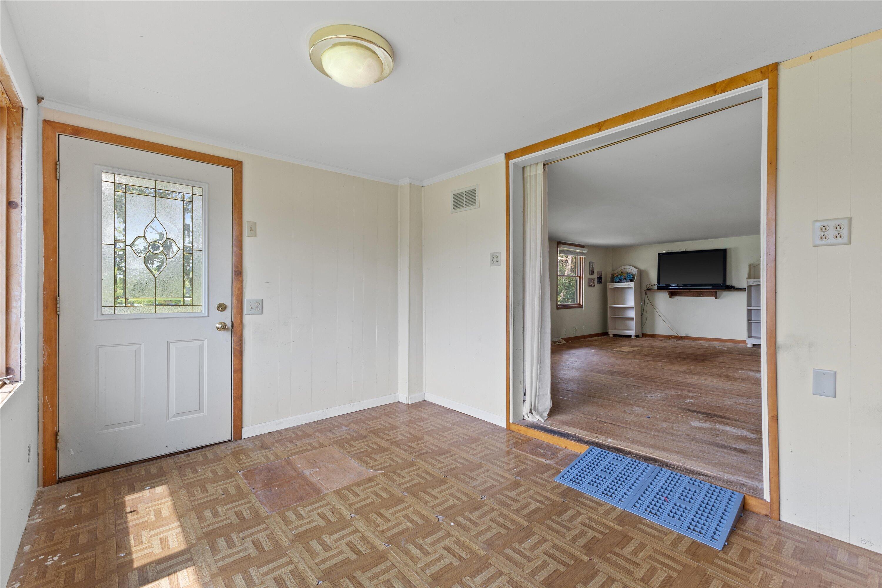 Side Foyer