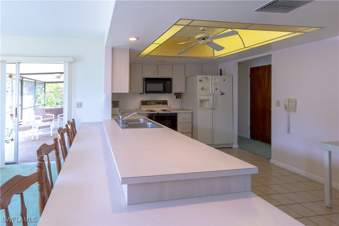 4646 Palm Tree Boulevard Cape Coral, FL 33904 - Photo 17 of 36 a bedroom with a bed and a television