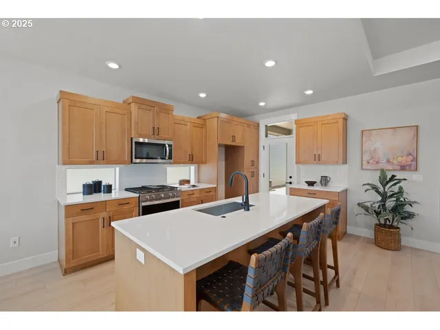 $599,900 | 2469 North Villa Road, Newberg, OR 97132