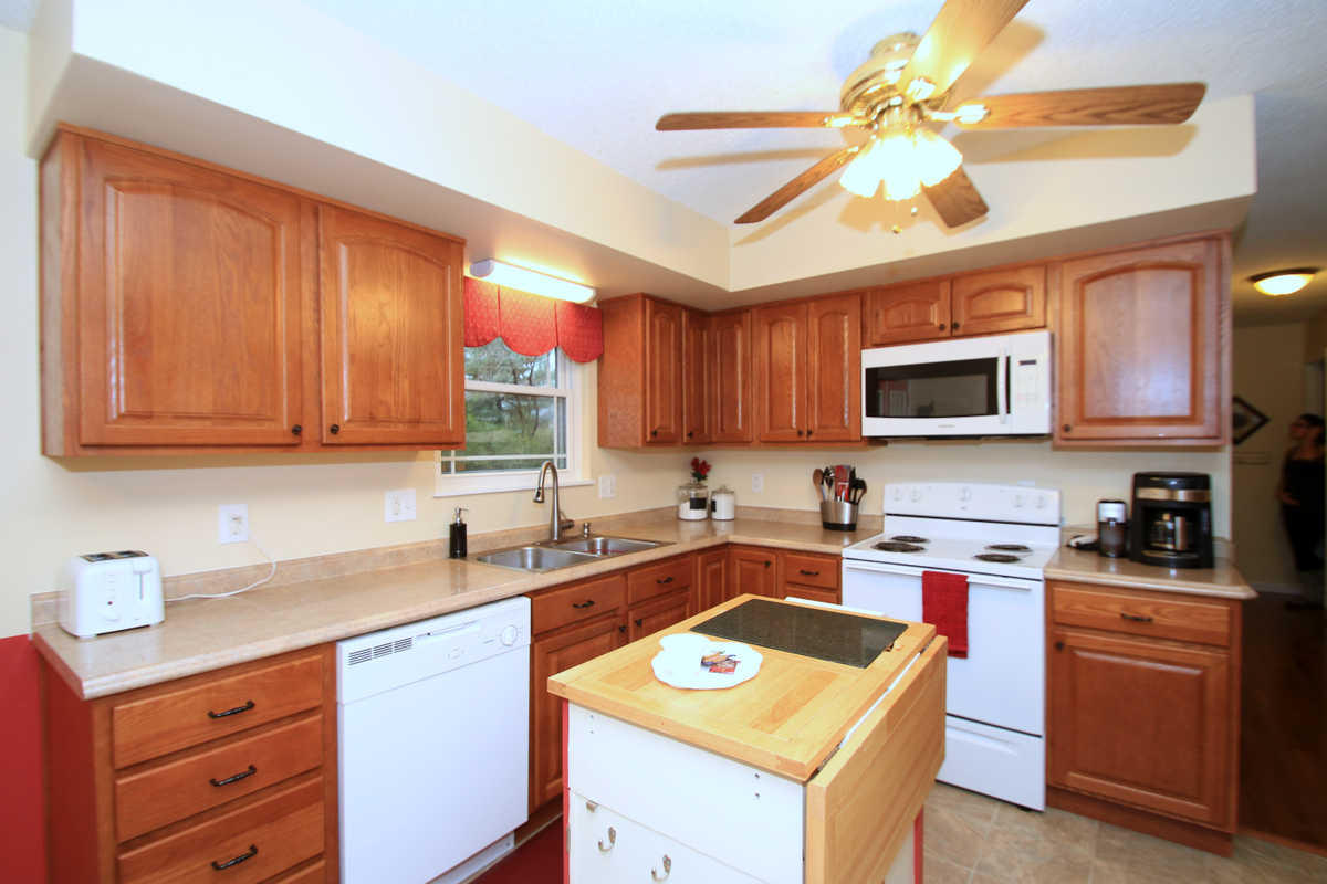 2437 Chukar Road Knoxville, TN 37923 - Photo 11 of 39 Kitchen appliances stay