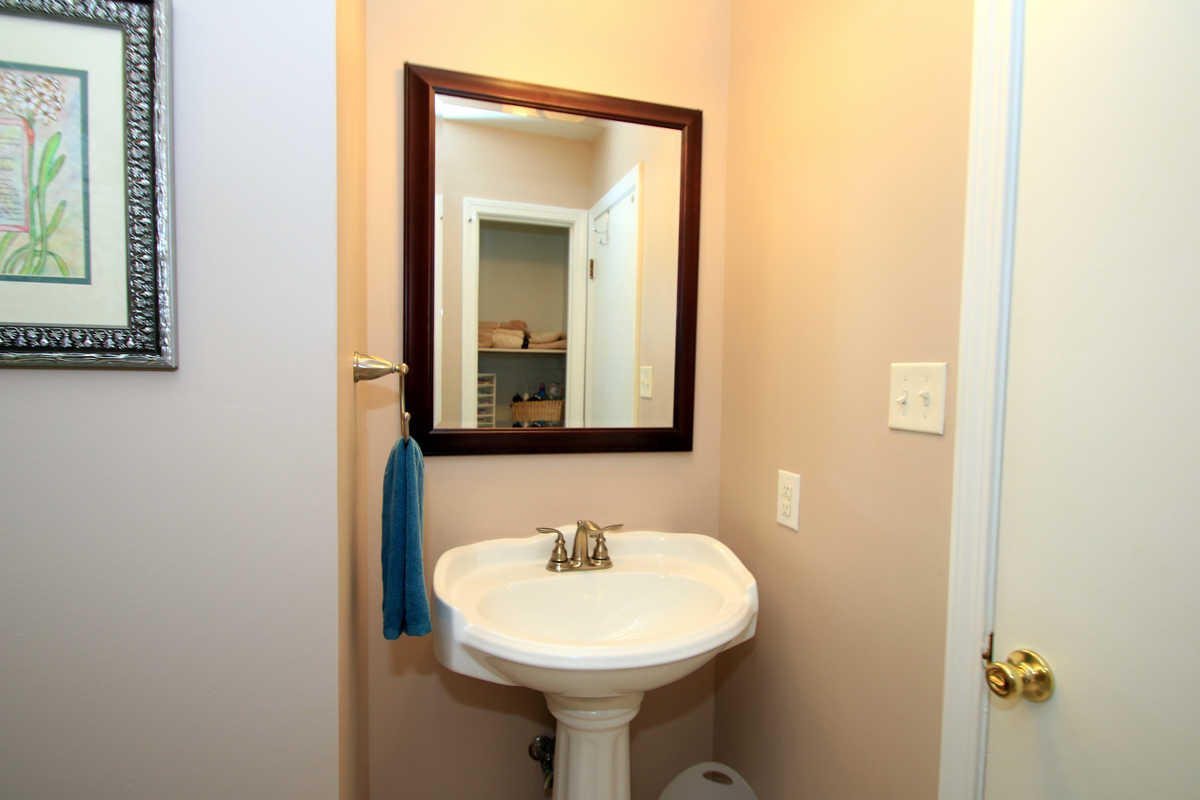 2437 Chukar Road Knoxville, TN 37923 - Photo 26 of 39 Full bath