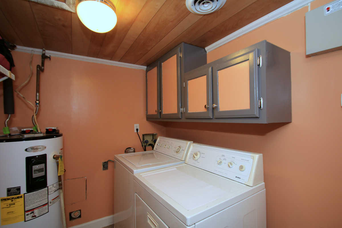 2437 Chukar Road Knoxville, TN 37923 - Photo 28 of 39 Laundry room