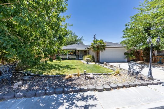 1021 West Iowa Avenue Ridgecrest, CA 93555 - Photo 4 of 40 a front view of a house with a yard
