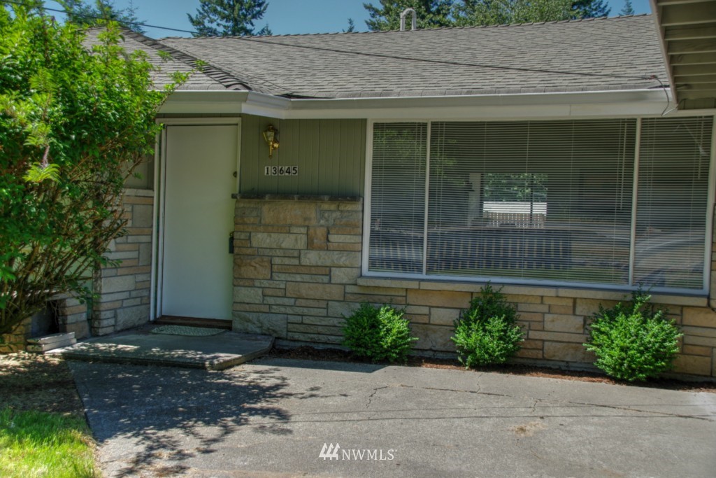 13645 144th Avenue Southeast Renton, WA 98059 - Photo 3 of 24