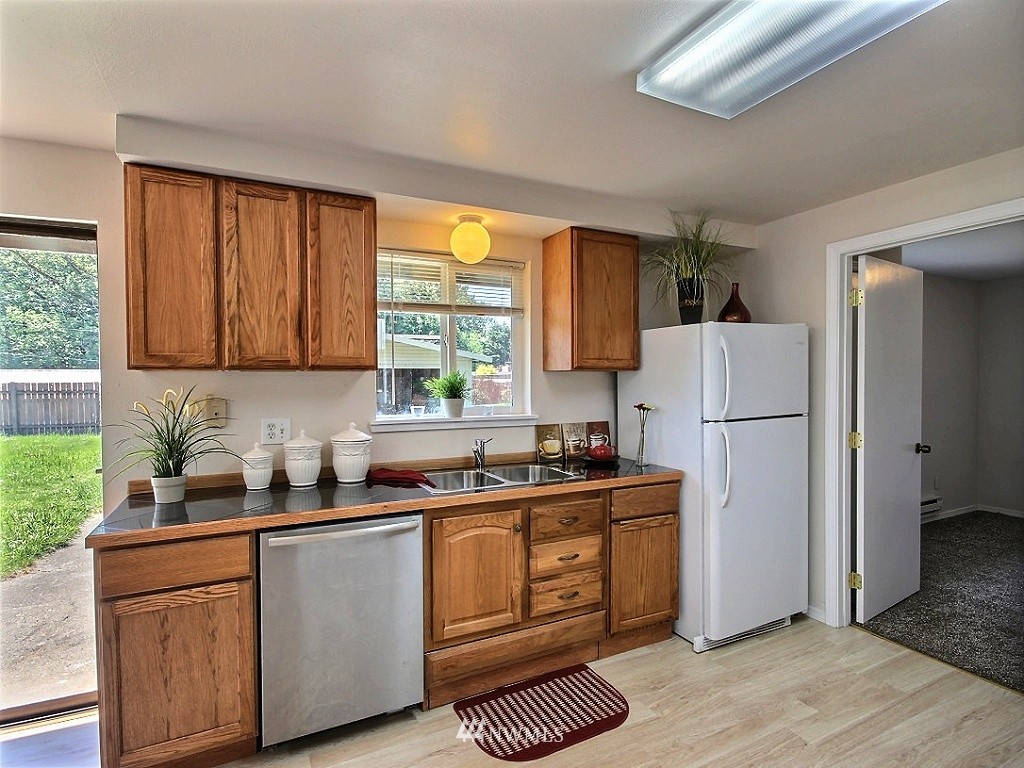 13645 144th Avenue Southeast Renton, WA 98059 - Photo 7 of 24