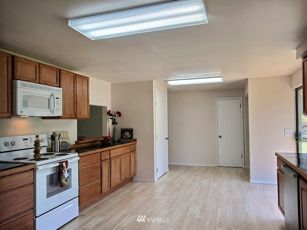 13645 144th Avenue Southeast Renton, WA 98059 - Photo 9 of 24