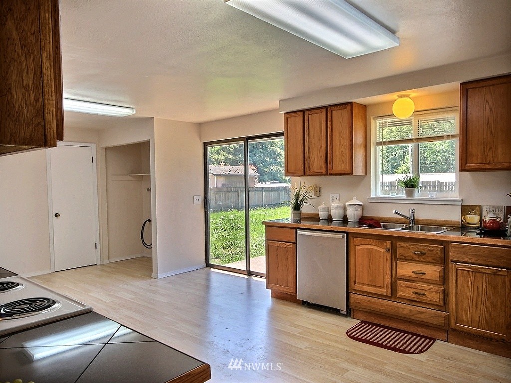 13645 144th Avenue Southeast Renton, WA 98059 - Photo 10 of 24