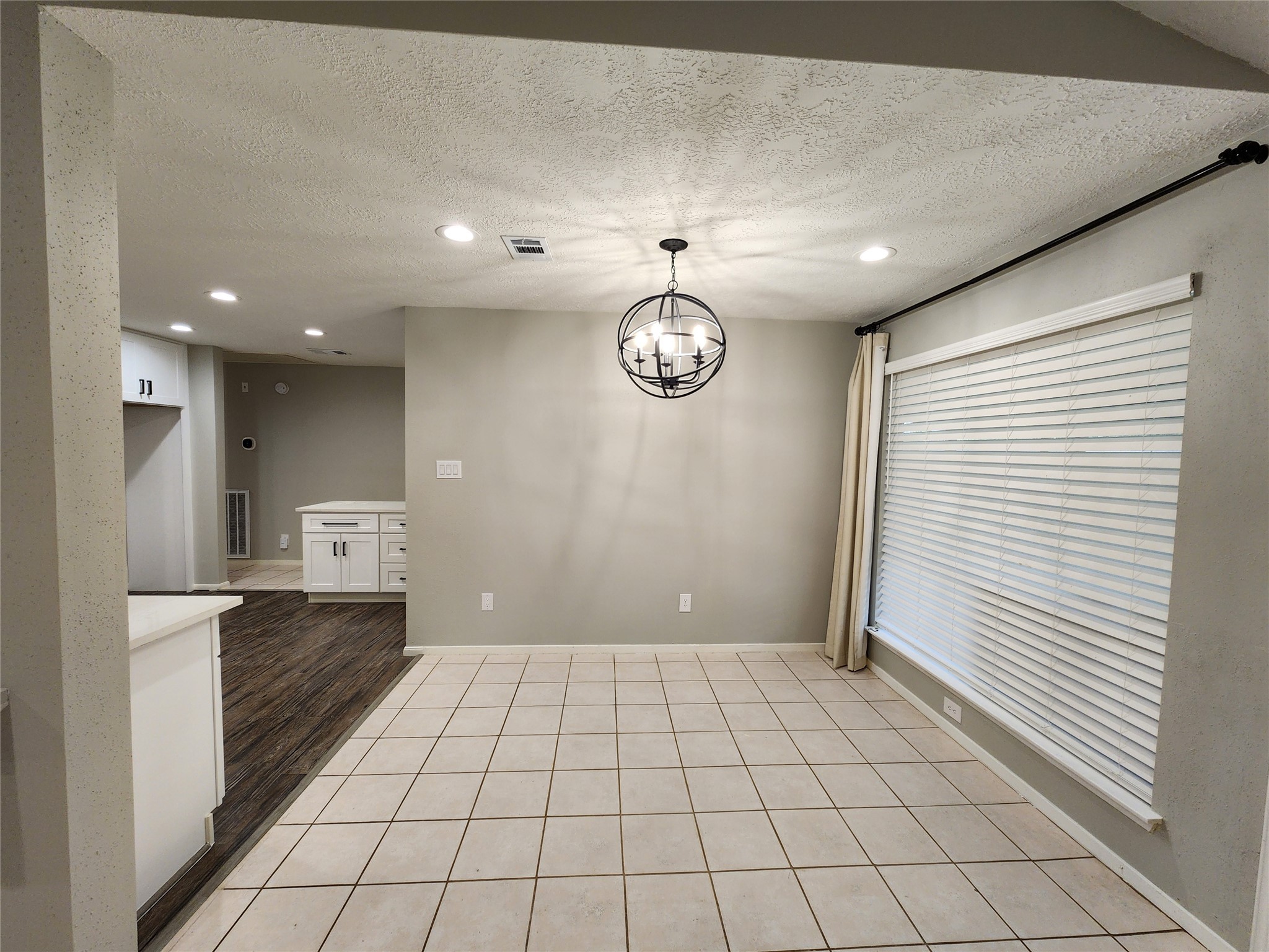 8327 Bird Run Drive Houston, TX 77489 - Photo 4 of 18 a view of an empty room and a window