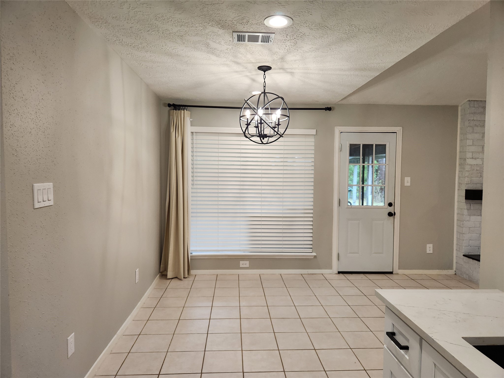 8327 Bird Run Drive Houston, TX 77489 - Photo 7 of 18 an empty room with kitchen and window
