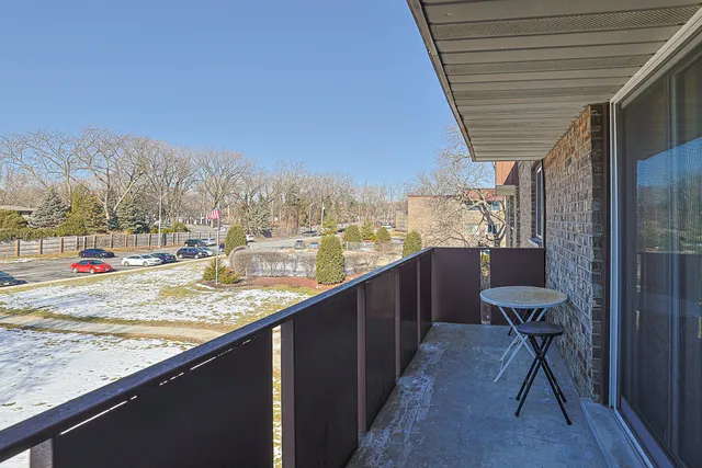 $196,000 | 2650 Brookwood Way Drive, Unit 313, Rolling Meadows, IL 60008