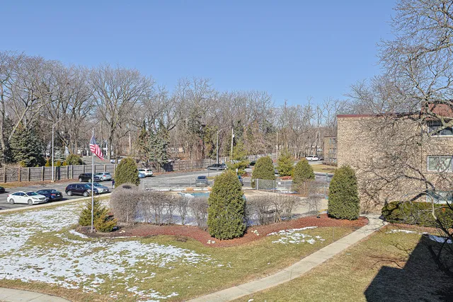 $196,000 | 2650 Brookwood Way Drive, Unit 313, Rolling Meadows, IL 60008