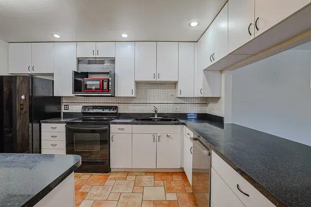 $196,000 | 2650 Brookwood Way Drive, Unit 313, Rolling Meadows, IL 60008