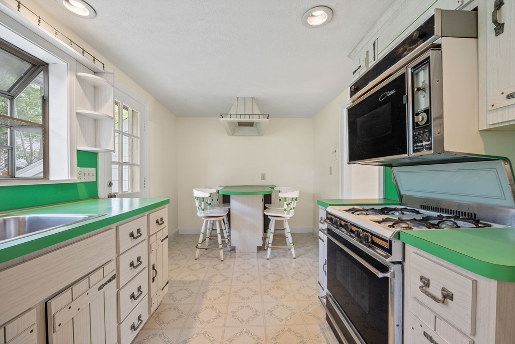 2 Glendower Road Melrose, MA 02176 - Photo 14 of 28