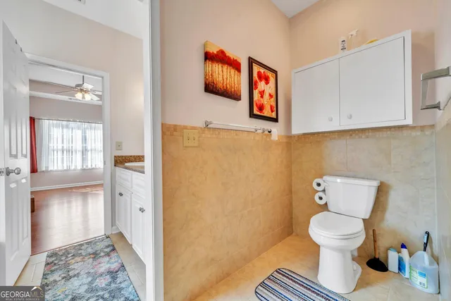 a bathroom with a toilet and a shower