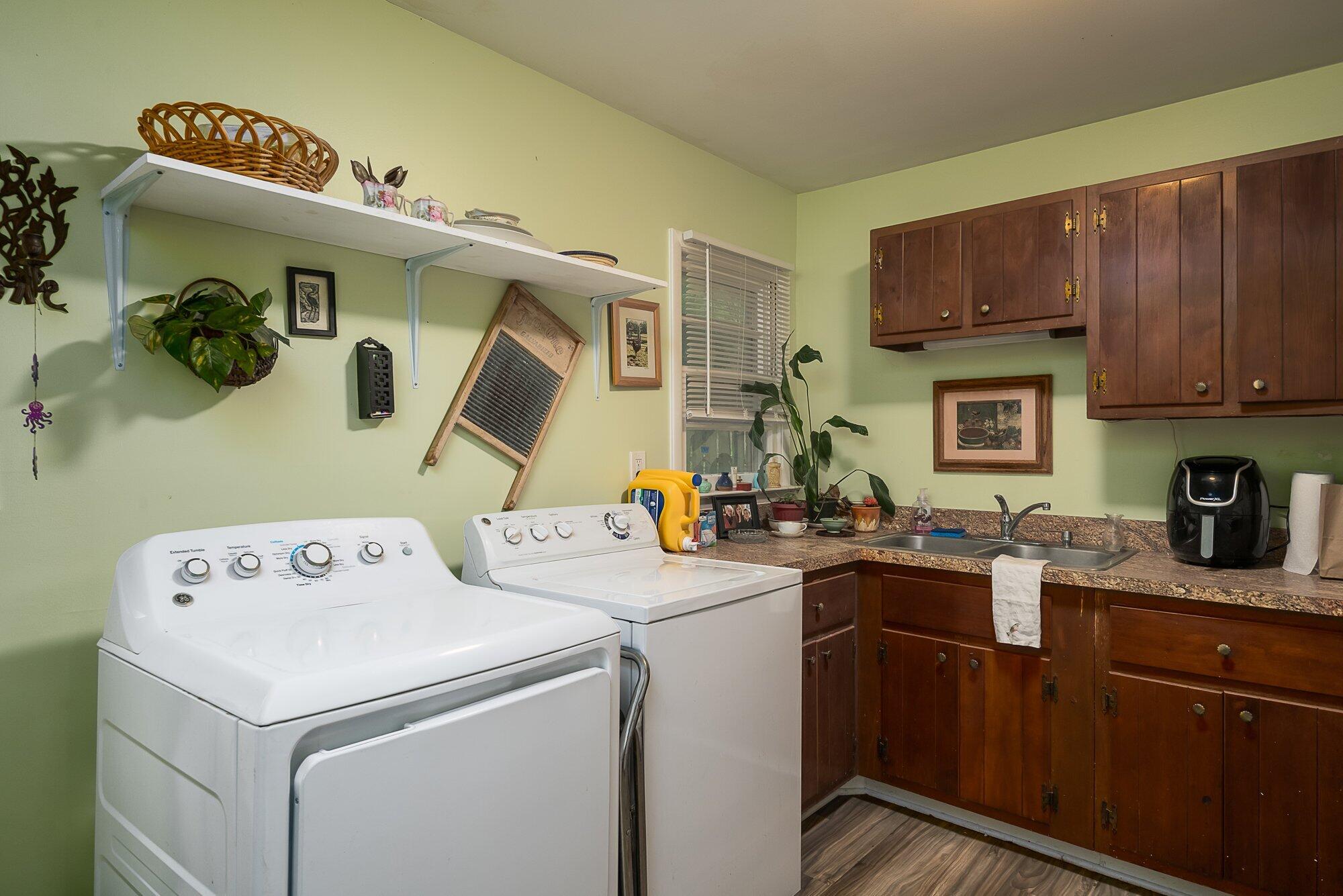 129 Lackawanna Road Lexington, KY 40503 - Photo 6 of 15 007-129_lackawanna_rd_8_30_22-highrez.jp