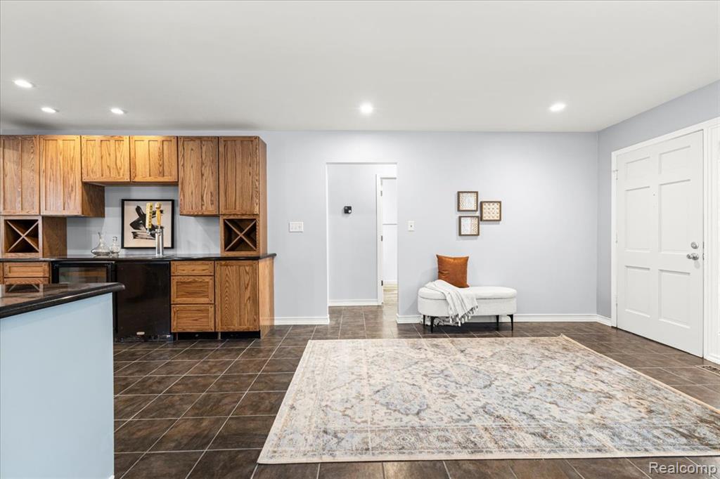 9240 Allen Road Clarkston, MI 48348 - Photo 12 of 53