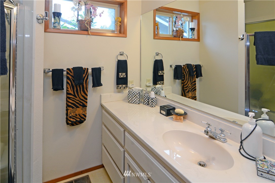 1450 East Old Ranch Road Allyn, WA 98524 - Photo 14 of 24 Gallery Image 14