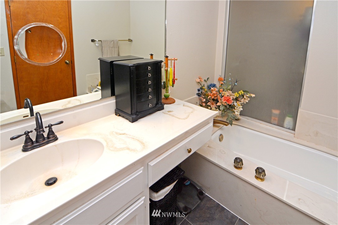 1450 East Old Ranch Road Allyn, WA 98524 - Photo 15 of 24 Gallery Image 15