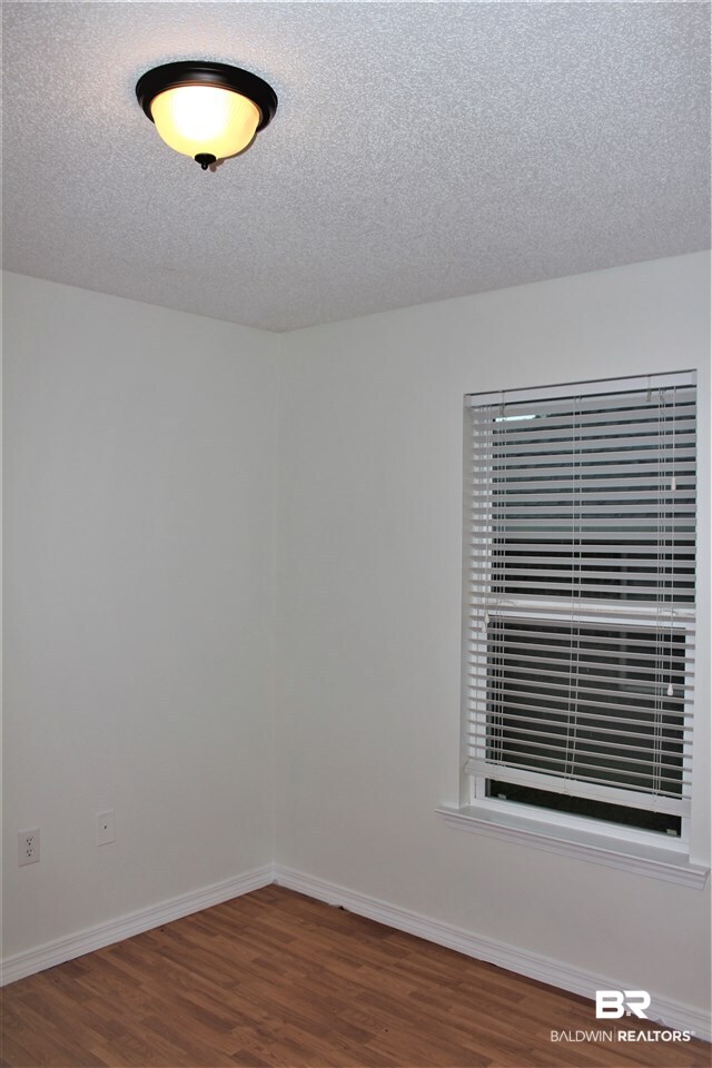 1490 Majesty Loop Foley, AL 36535 - Photo 8 of 9