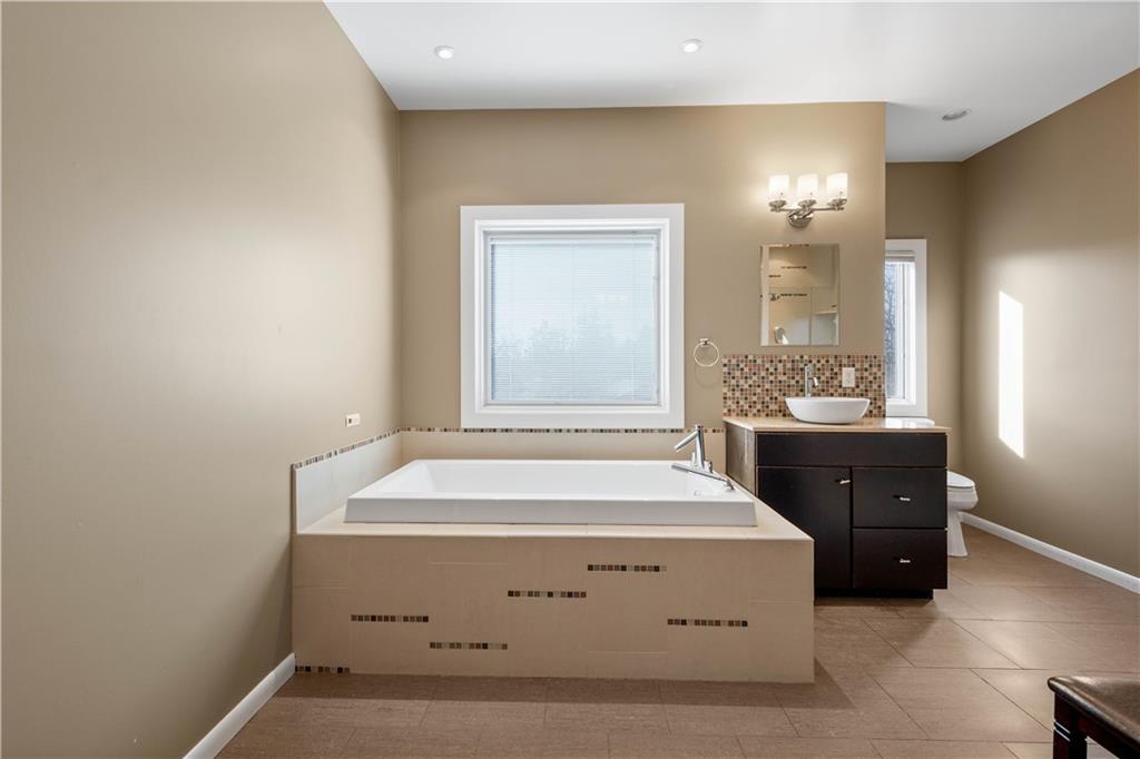 806 Harmony Road Pittsburgh, PA 15237 - Photo 25 of 48 Jetted soaking tub.