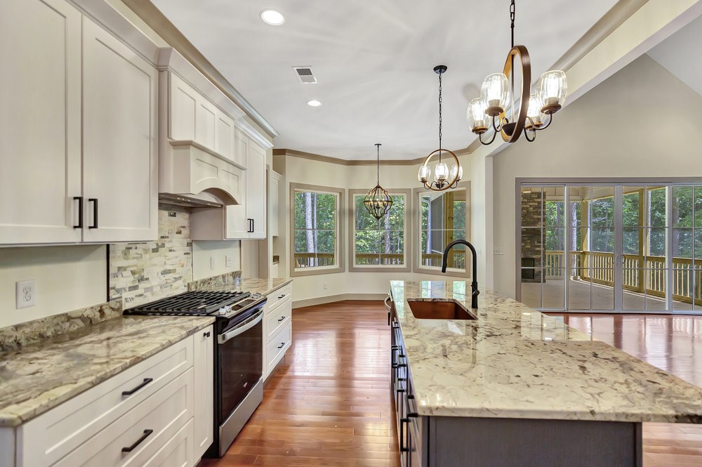 909 Falling Waters Lane Seneca, SC 29672 - Photo 20 of 50 Whirlpool Gas Cooktop and Oven