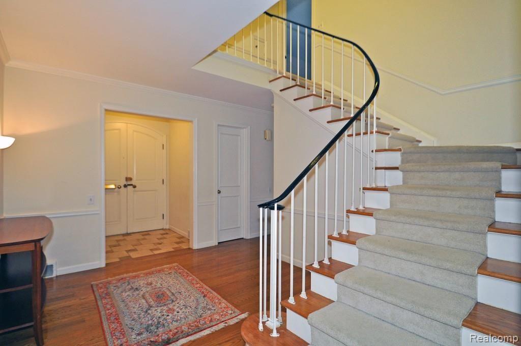 552 Washington Road Grosse Pointe, MI 48230 - Photo 2 of 30 7-Foyer.jpg