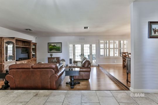 928 Randall Street Ridgecrest, CA 93555 - Photo 13 of 34 a living room with furniture