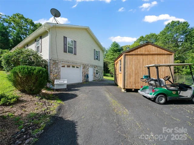 $369,999 | 282 Sourwood Drive, Spruce Pine, NC 28777