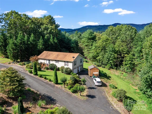 $369,999 | 282 Sourwood Drive, Spruce Pine, NC 28777