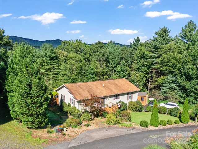 $369,999 | 282 Sourwood Drive, Spruce Pine, NC 28777