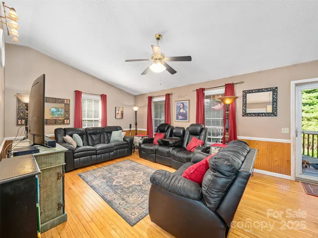 $369,999 | 282 Sourwood Drive, Spruce Pine, NC 28777