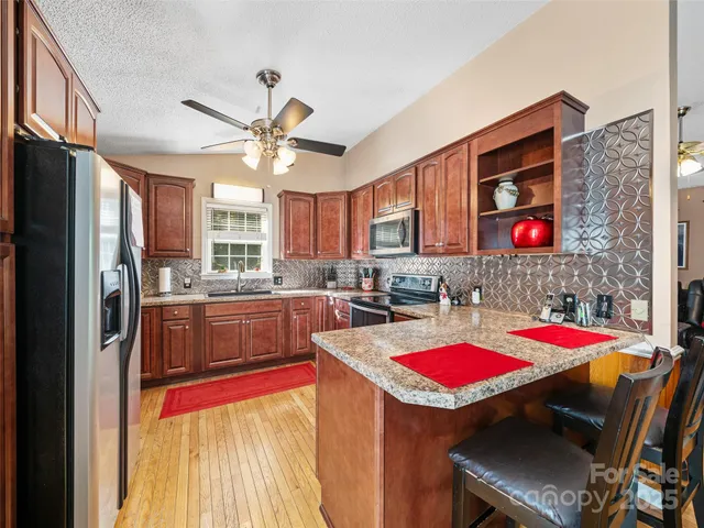 $369,999 | 282 Sourwood Drive, Spruce Pine, NC 28777