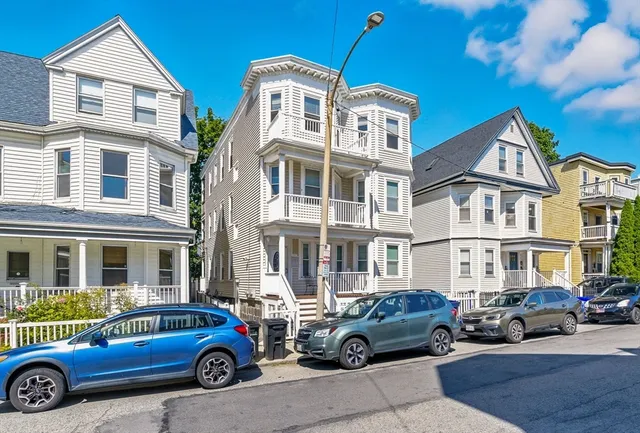 $3,000 | 39 Edison Green, Unit 3, Boston, MA 02125