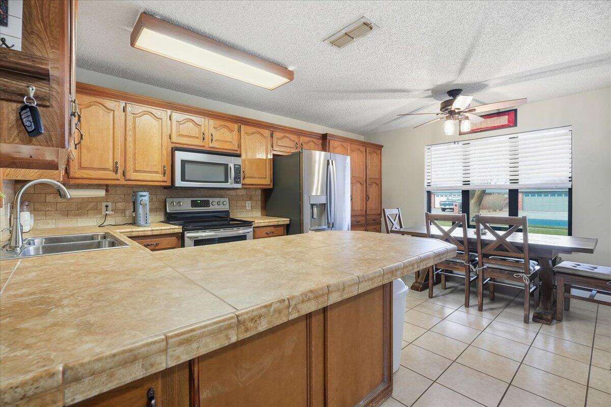 5905 72nd Street Lubbock, TX 79424 - Photo 9 of 32 09-nmja-9