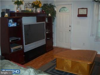 634 New Street Spring City, PA 19475 - Photo 2 of 10 Living Room