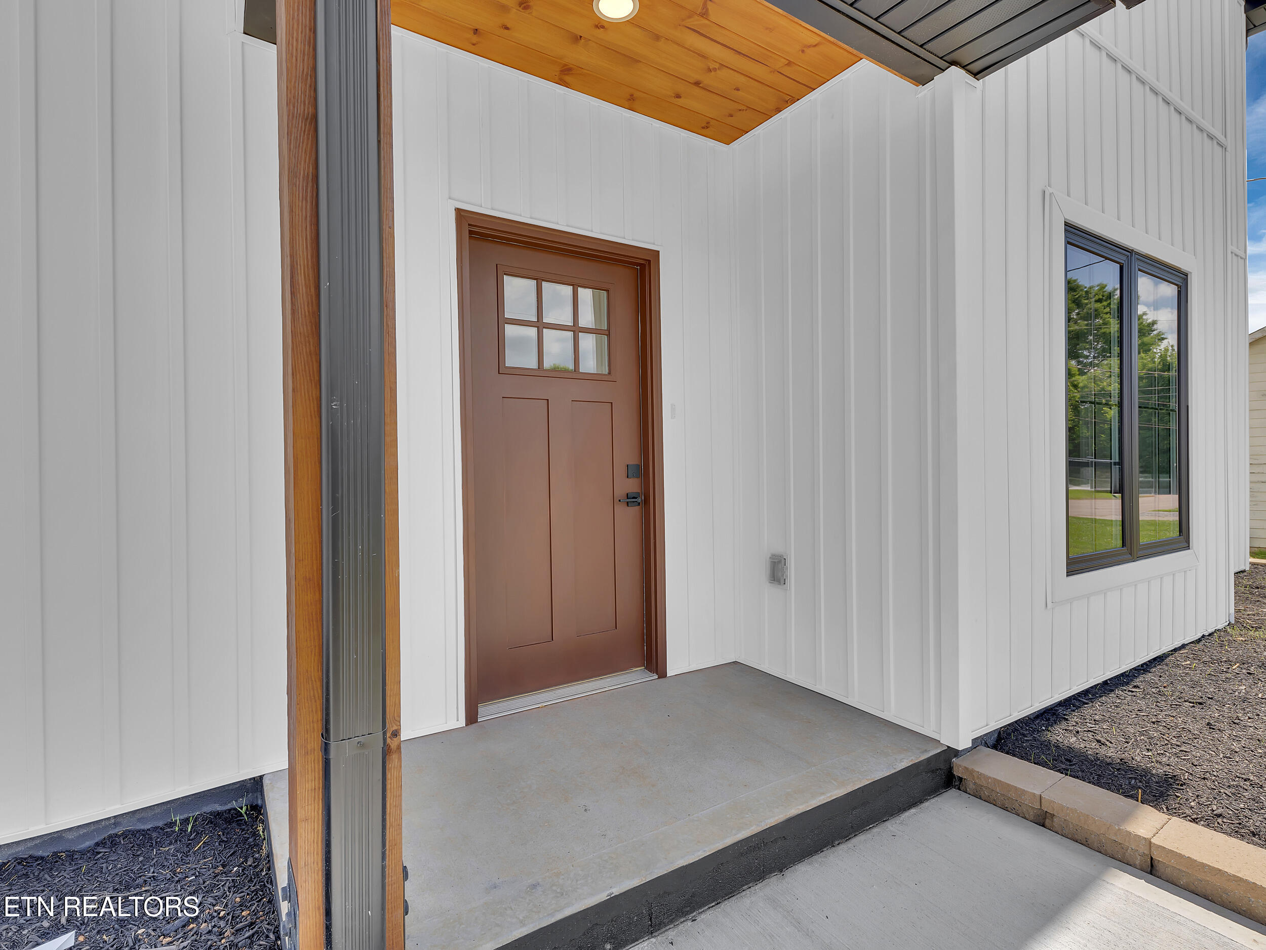 7747 Drawbridge Court Powell, TN 37849 - Photo 3 of 33 04