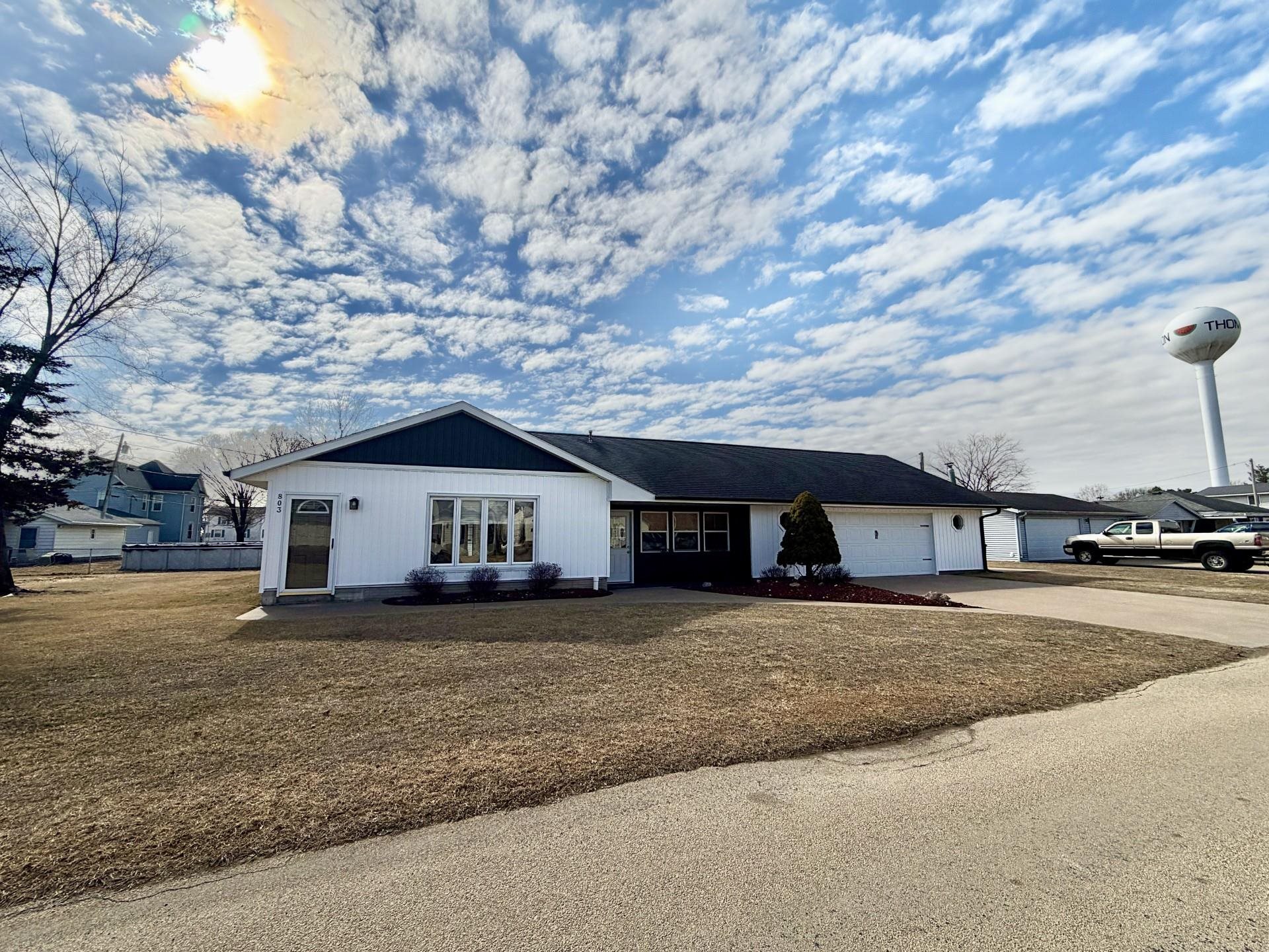 a view of a house with a yard
