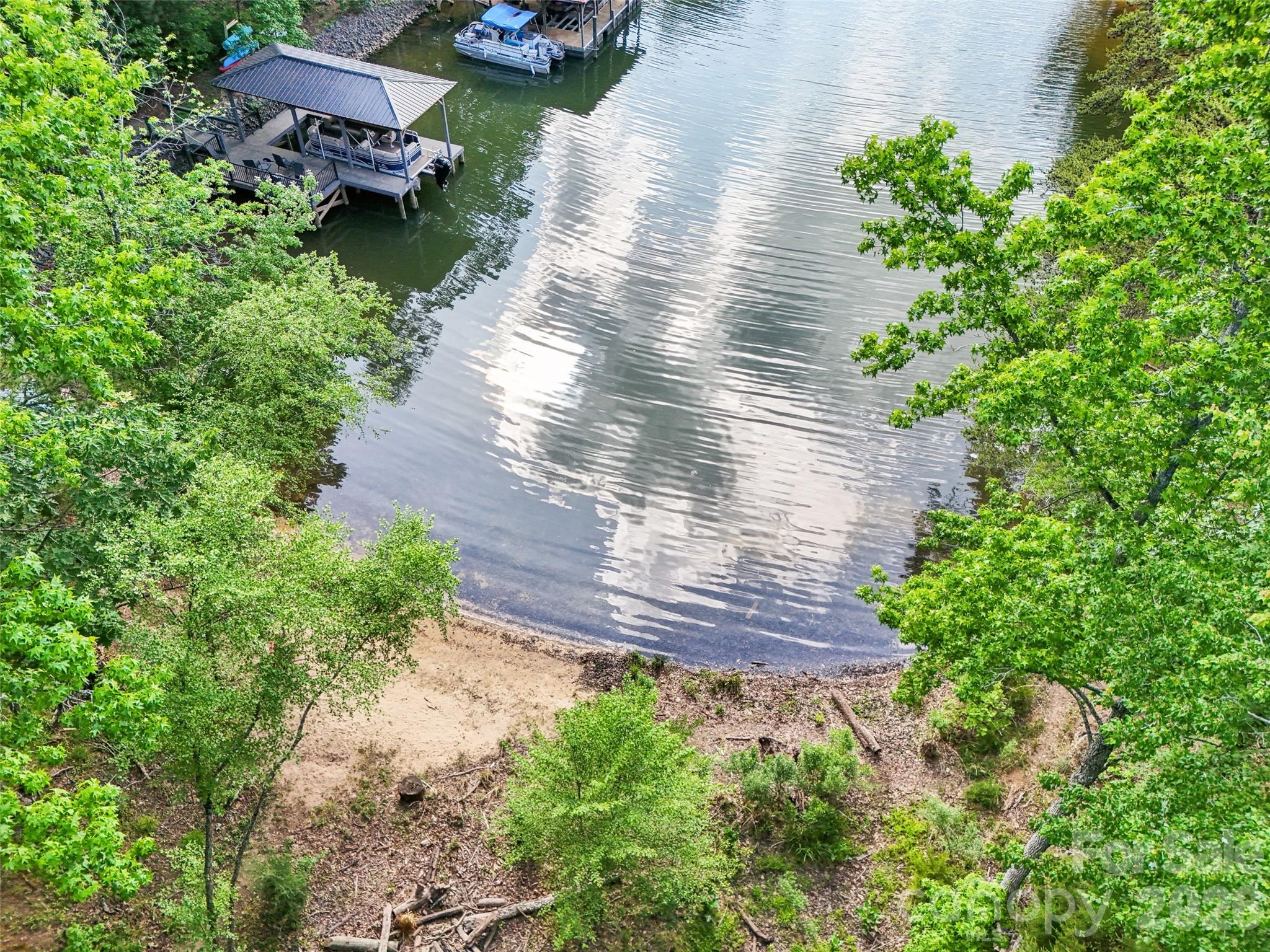 16427 Cozy Cove Road Charlotte, NC 28278 - Photo 45 of 47 a view of a garden with sitting area