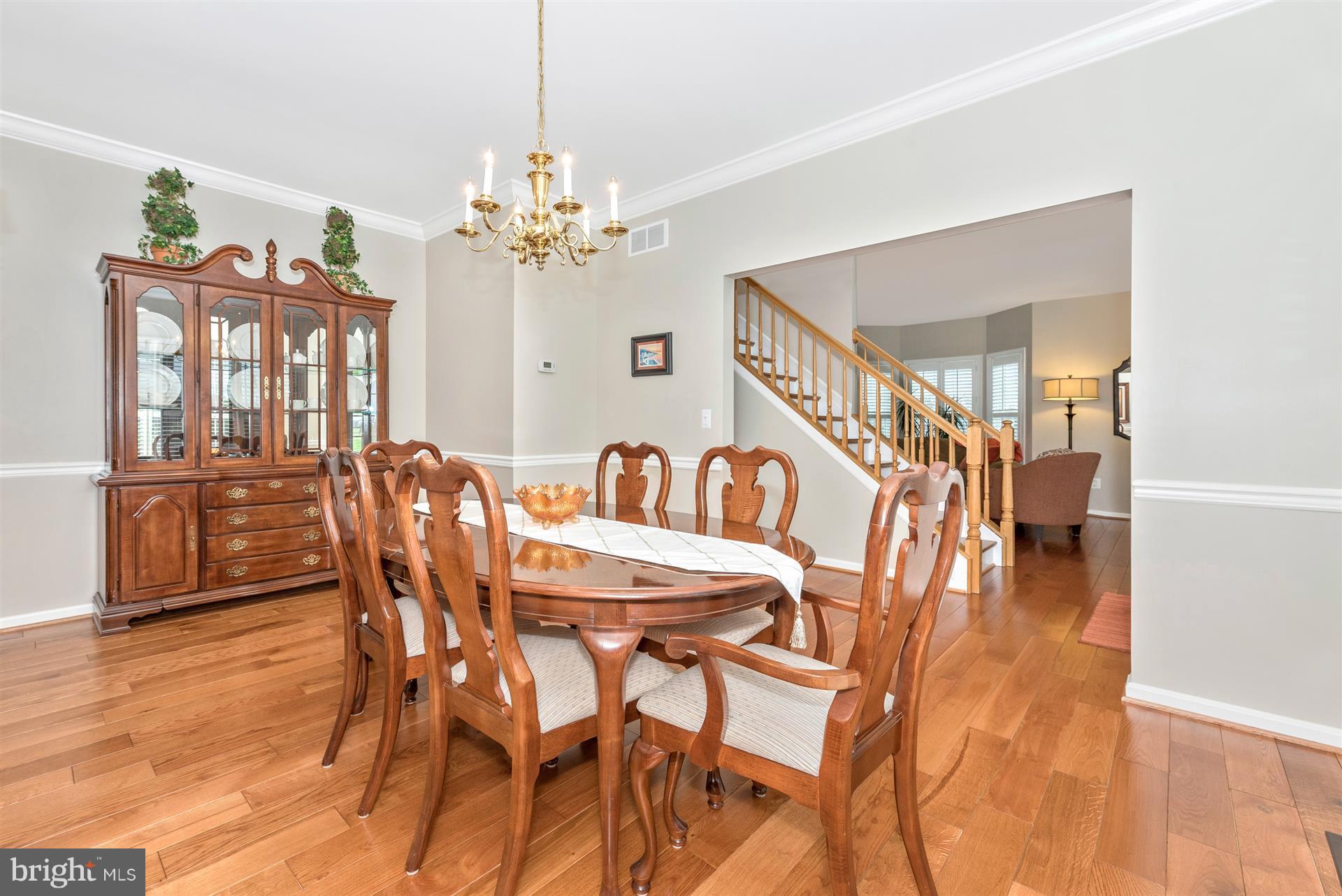 Plenty of room to host Holiday meals!