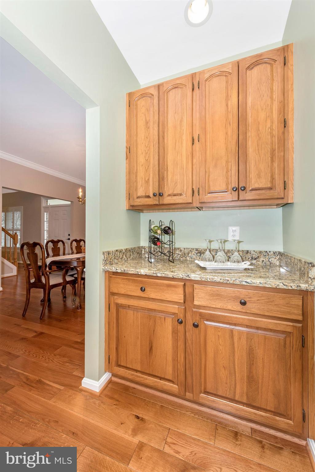 Butler Pantry / Serving Bar