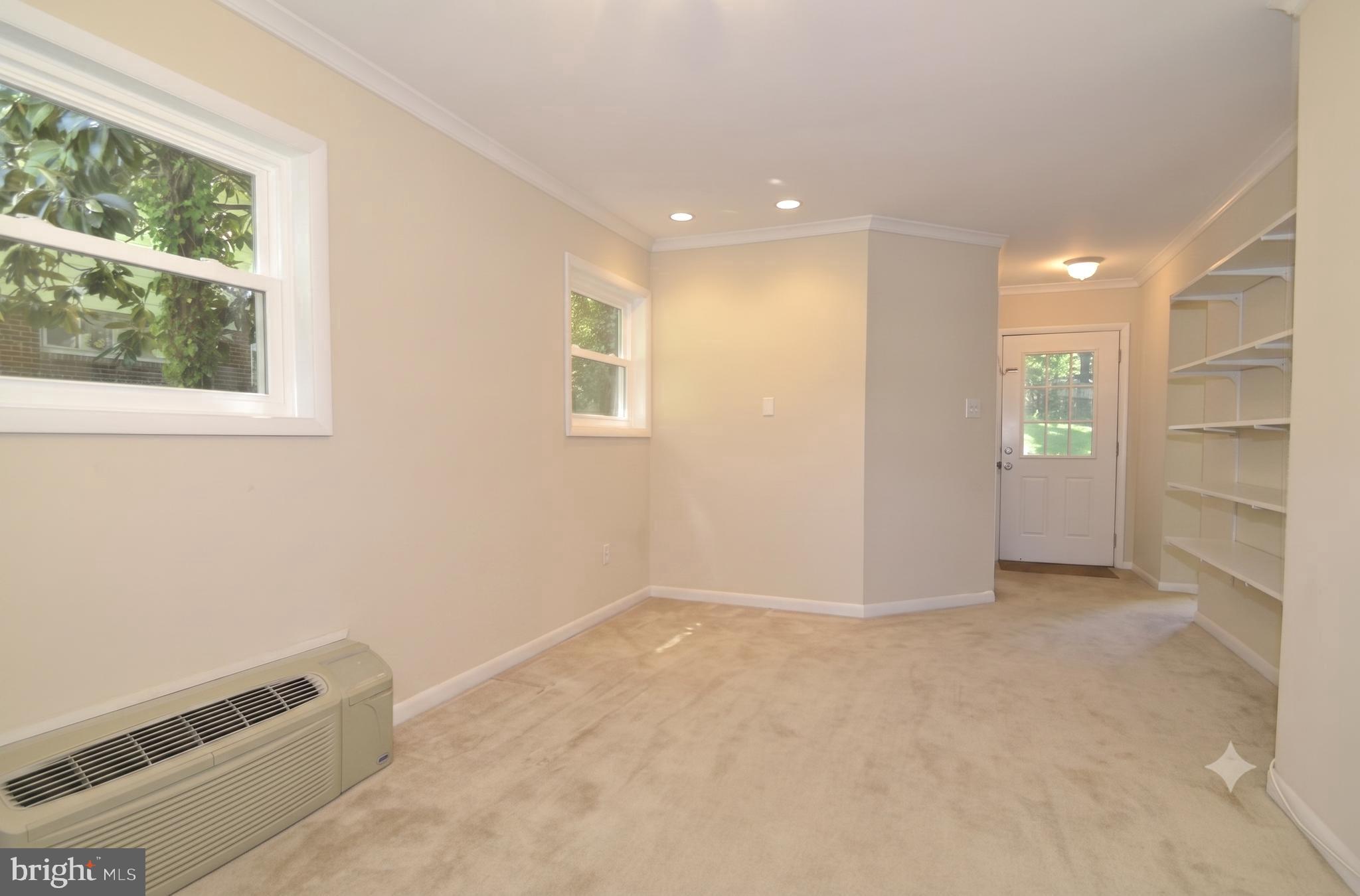 6216 Climbhill Road Alexandria, VA 22310 - Photo 13 of 14 an empty room with windows
