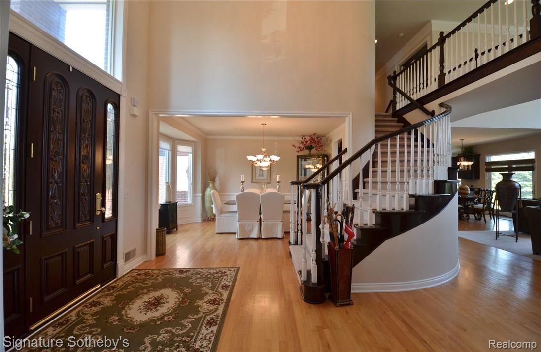 556 Springview Drive Rochester, MI 48307 - Photo 6 of 35 4.JPG